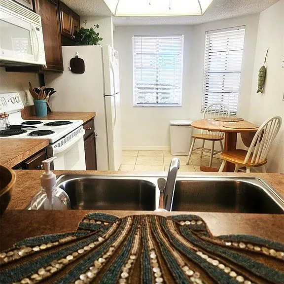 307 Pine Hollow Cir #307 — Photo 34