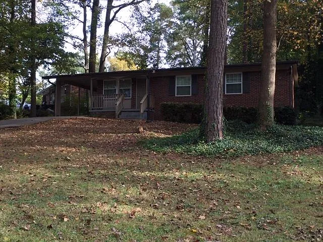 2208 Beech Valley Dr SE — Photo 2