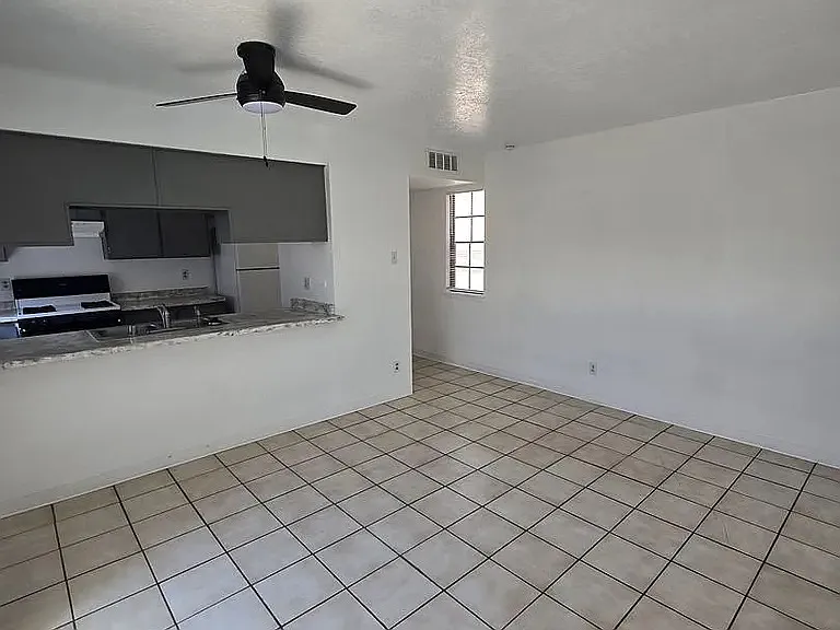 2 bed, 750 sqft, $1,459 — Photo 2