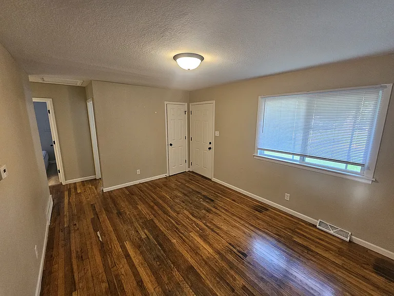 1228 E 37th Ct — Photo 7