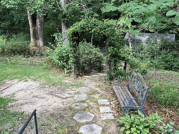 4th image of 133 Ten Knolls Dr