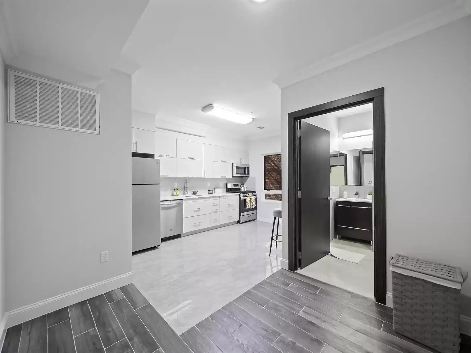 2 bed, 730 sqft, $2,800 — Photo 1