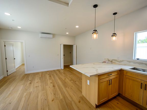 5th image of 3107 W Coolidge Ave #C
