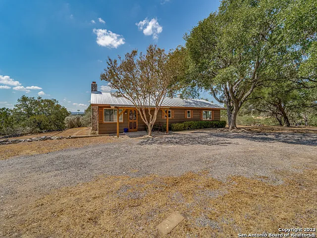 3 bed, 2.5 bath, 1378 sqft, $3,450 — Photo 2