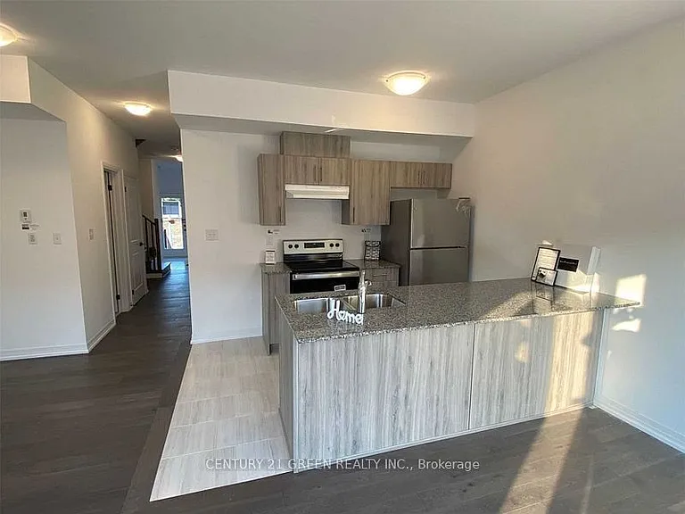 135 Turnberry Ln — Photo 8