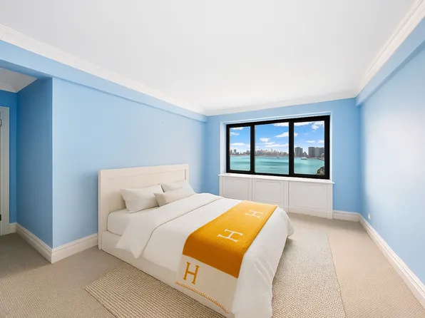 45 Sutton Place South image 6 of 17