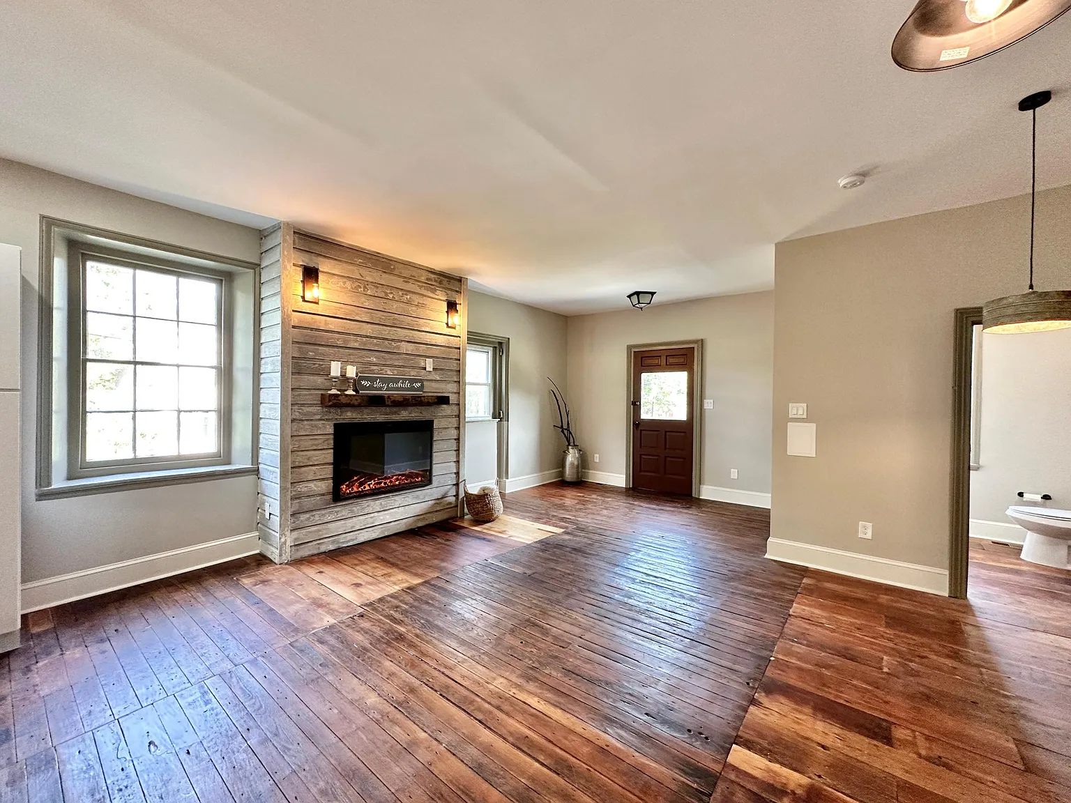 2 bed, 1.5 bath, 1400 sqft, $2,400 — Photo 3