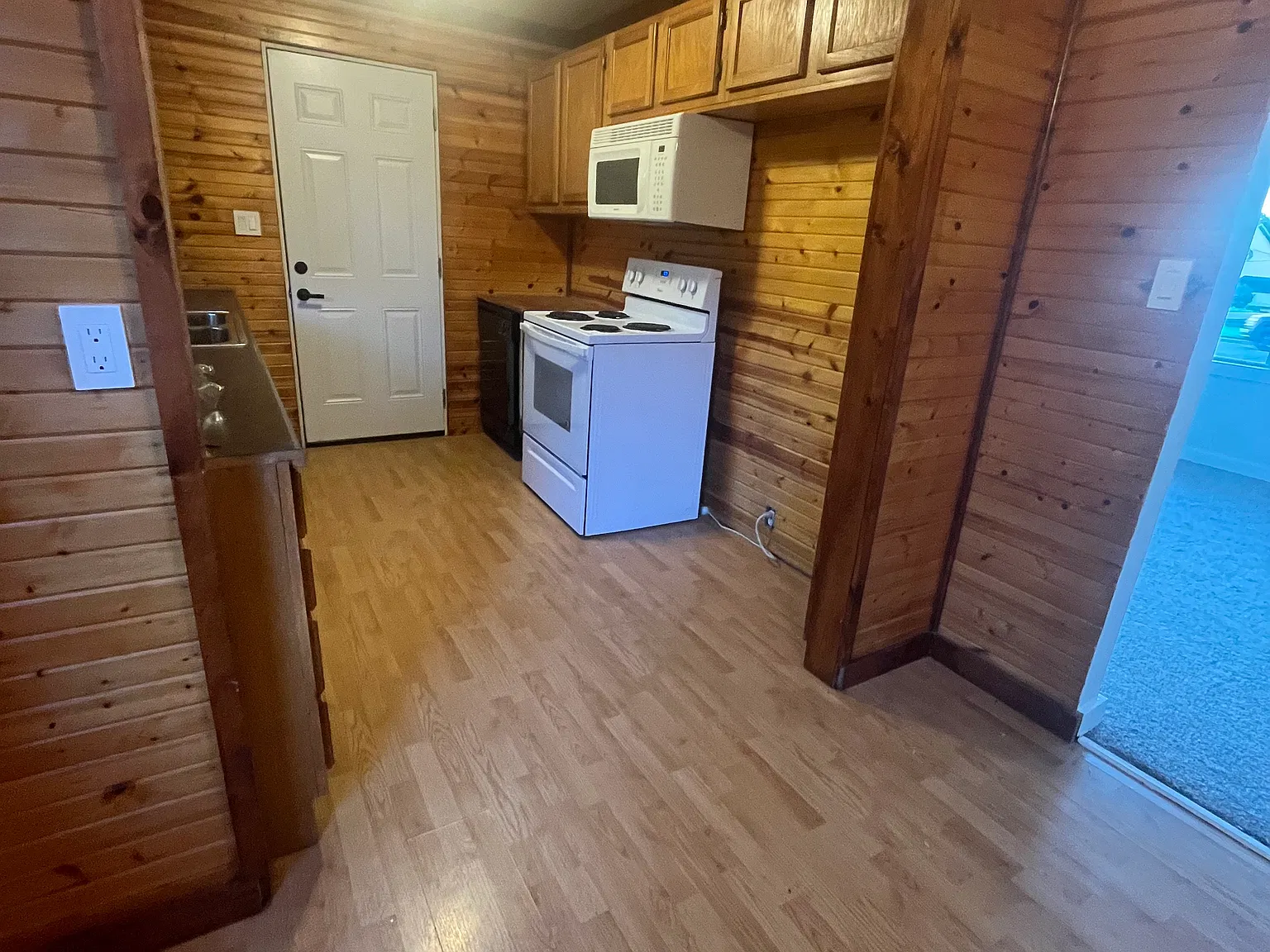 225 E Kelly Ave — Photo 2