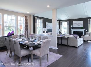 7 Longwood Dr, Monroe Township, NJ 08831