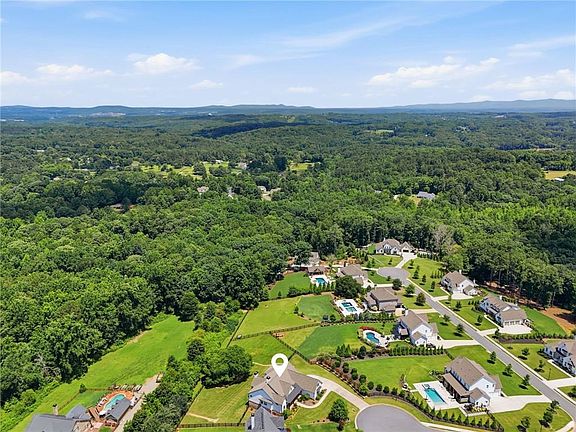 3rd image of 204 Creekstone Ct