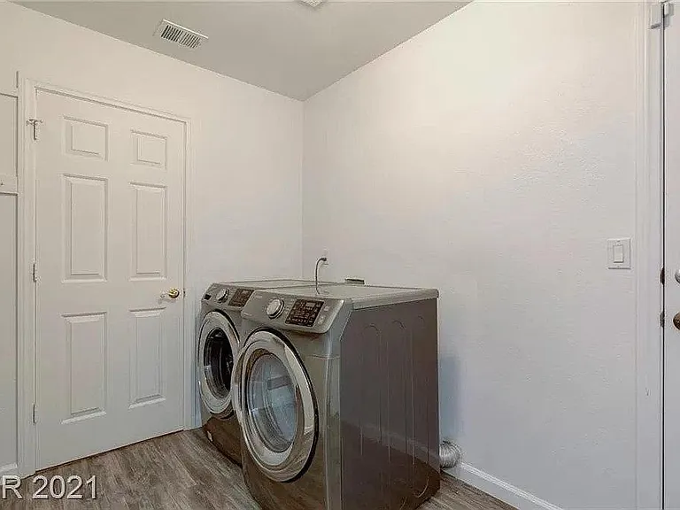 9721 Oakridge Ave — Photo 15