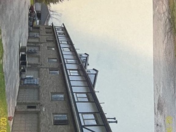 3rd image of 1525-1547 E Foxcliff Dr S #11