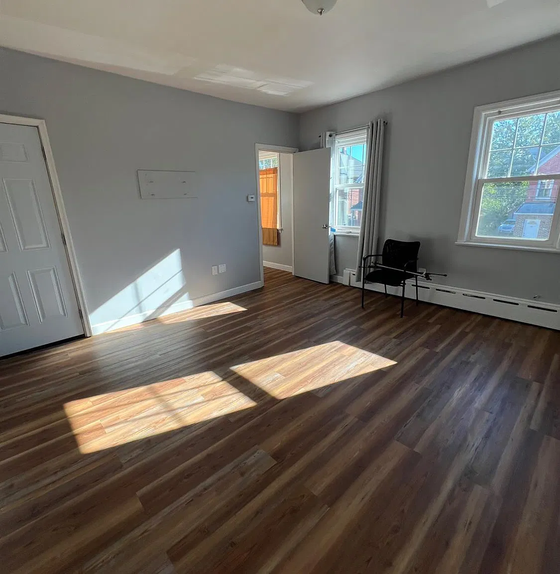 3 bed, 2.0 bath, 1940 sqft, $2,450 — Photo 2