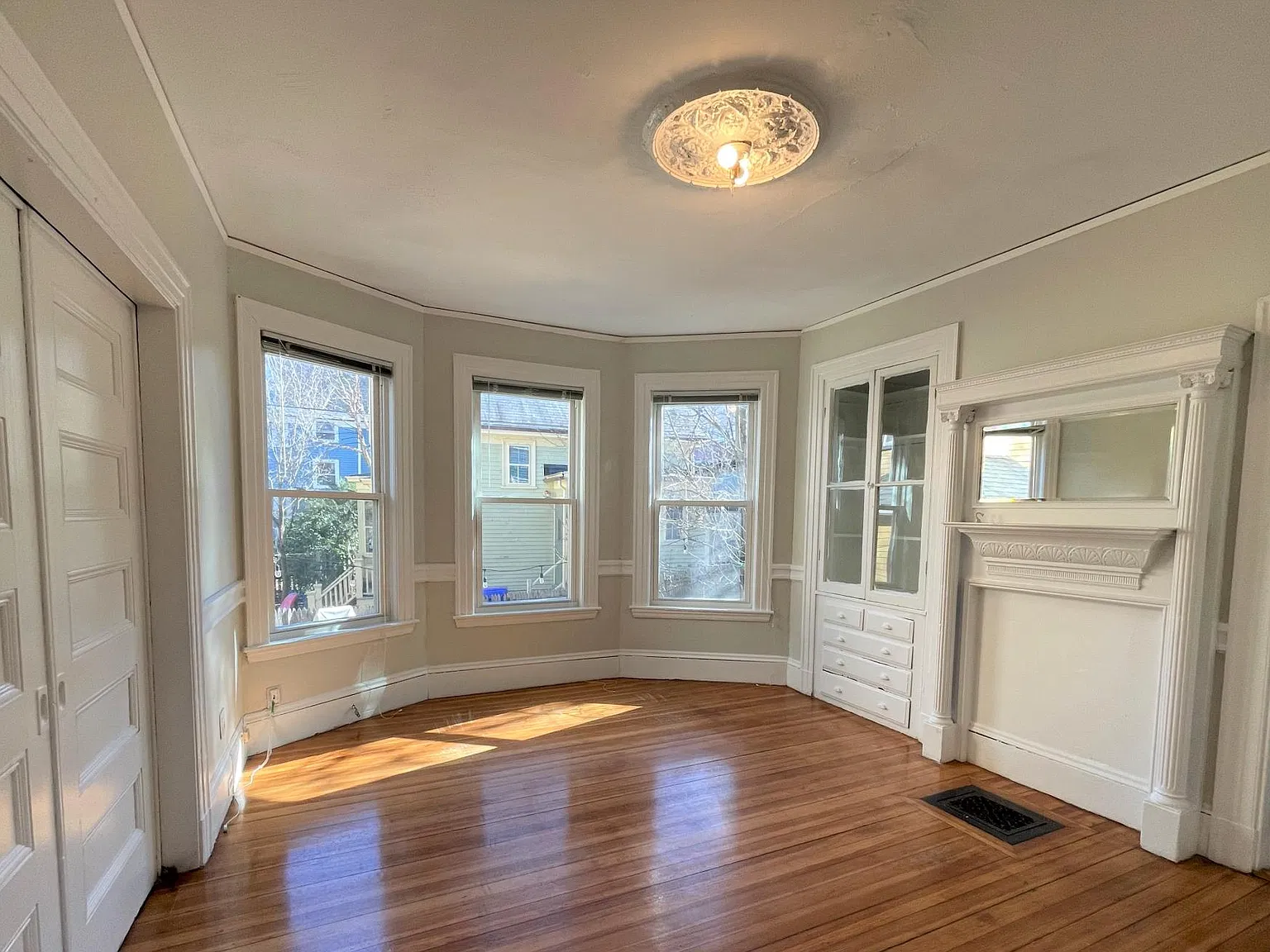3 bed, 1100 sqft, $2,600 — Photo 2