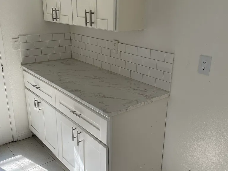 313 E Pine St #9 — Photo 8