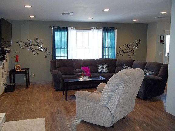 2nd image of 812 Green St