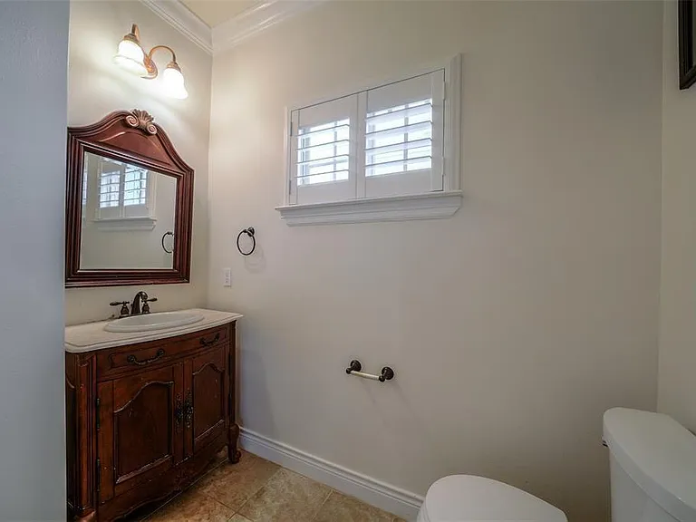 4218 Drake St #B — Photo 16