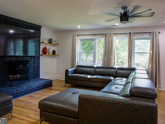 3rd image of 280 W Lake Dr NW