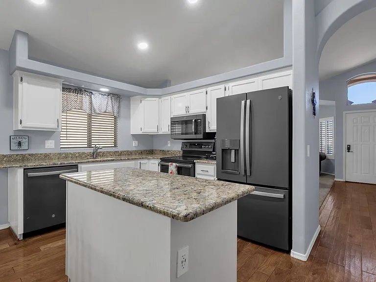 4801 W Harrison St — Photo 7