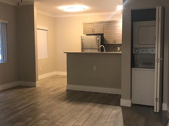 5th image of 222 Sidonia Ave