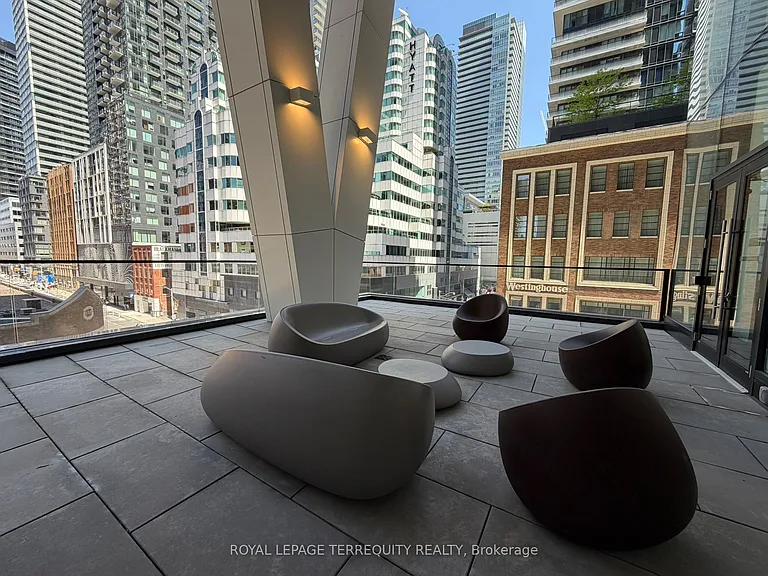 357 King St W #3307 — Photo 25
