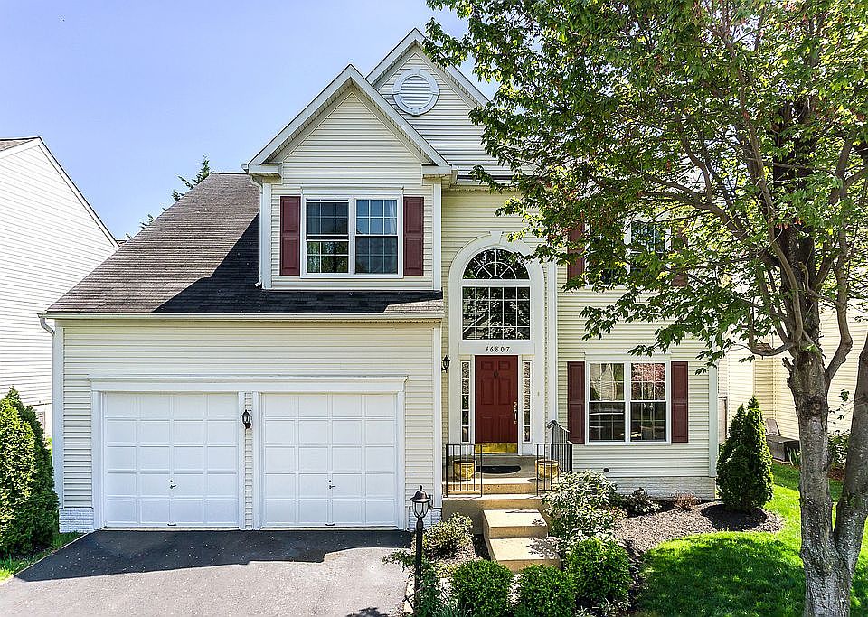 2nd image of 46807 Willowood Pl