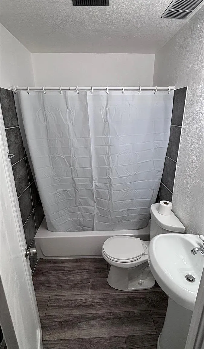 2 bed, 1.0 bath, 751 sqft, $1,600 — Photo 4