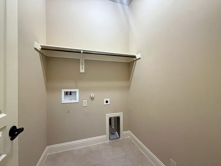 1109 Abbey Ln — Photo 32