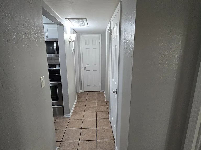 733 W 5th Ave #2 — Photo 1