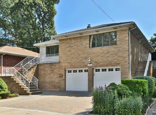 1042 Harvard Pl, Fort Lee, NJ 07024