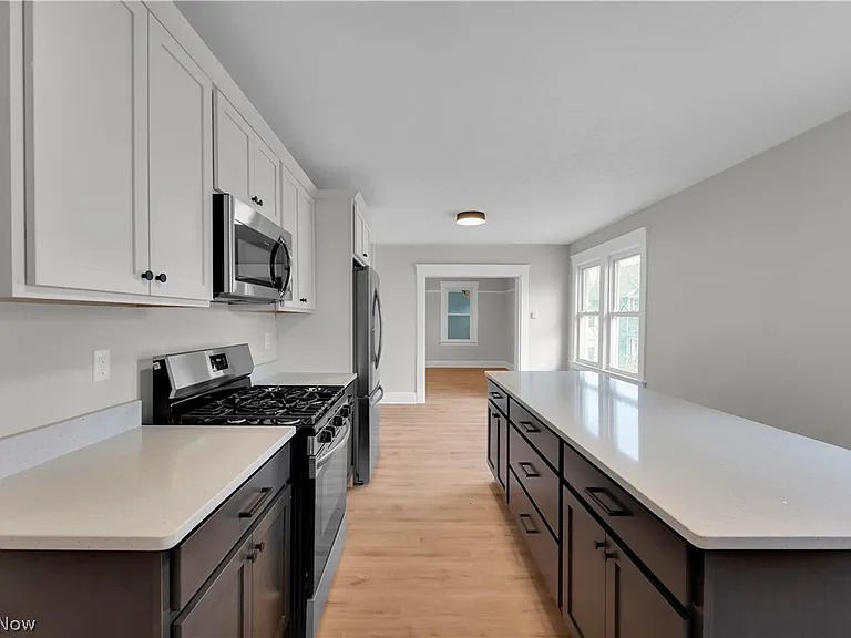 1330 W 67th St — Photo 5