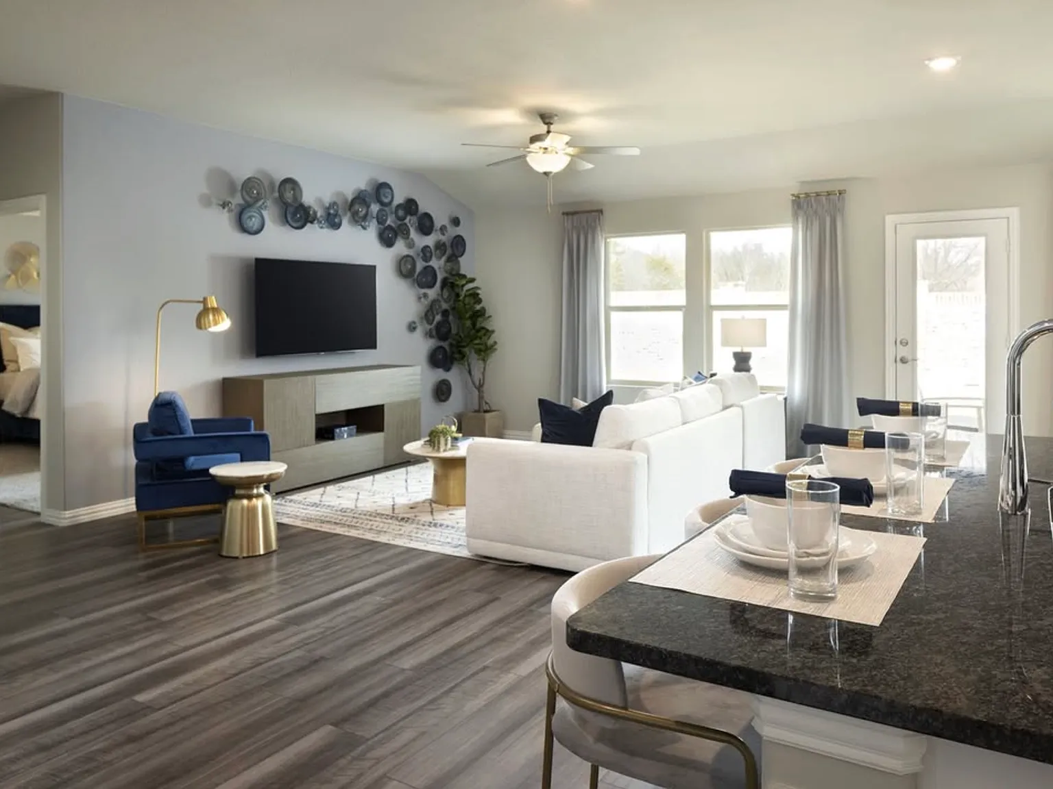 4 bed, 2059 sqft, $2,550 — Photo 3