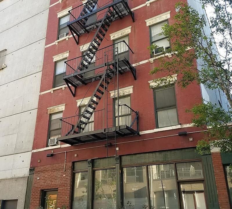 1st image of 456 W 37th St APT 1R