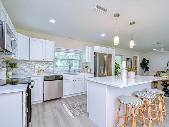 4th image of 2167 LAKEVIEW ROAD