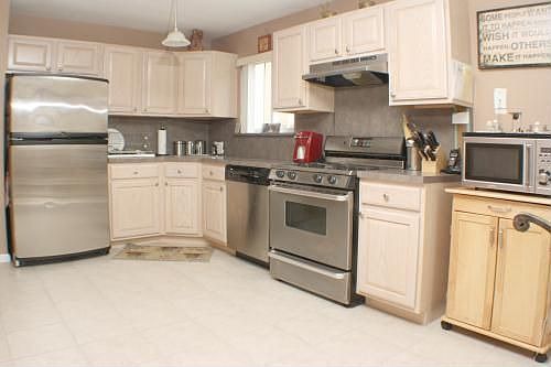 5th image of 356 Husson St
