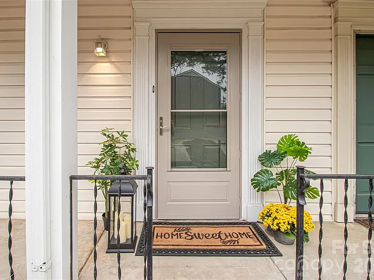 8839 Hunter Ridge Dr — Photo 2