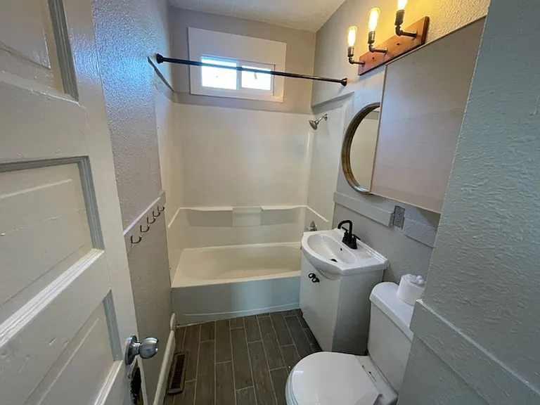 1648 Bush Avenue — Photo 12