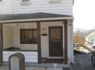 725 3rd St, Windber, PA 15963