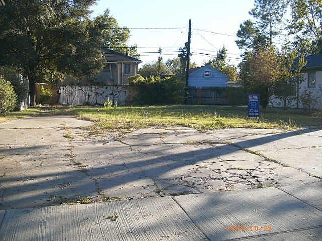 2nd image of 919 W Gray St