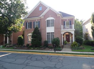 3866 Farrcroft Dr, Fairfax, VA 22030