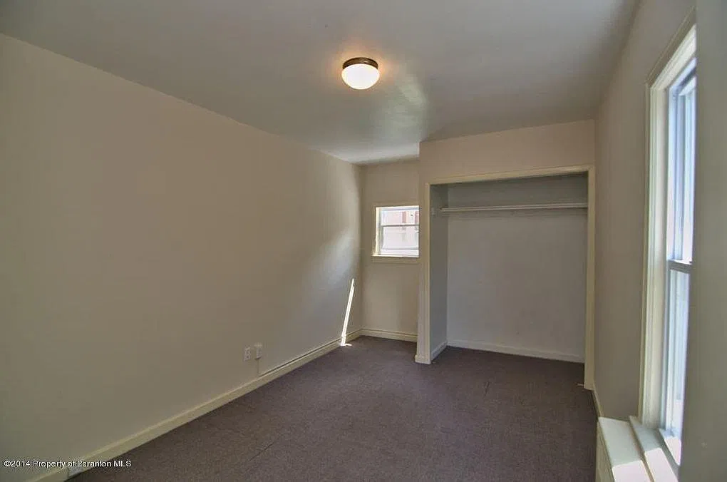 2 bed, 850 sqft, $1,400 — Photo 3
