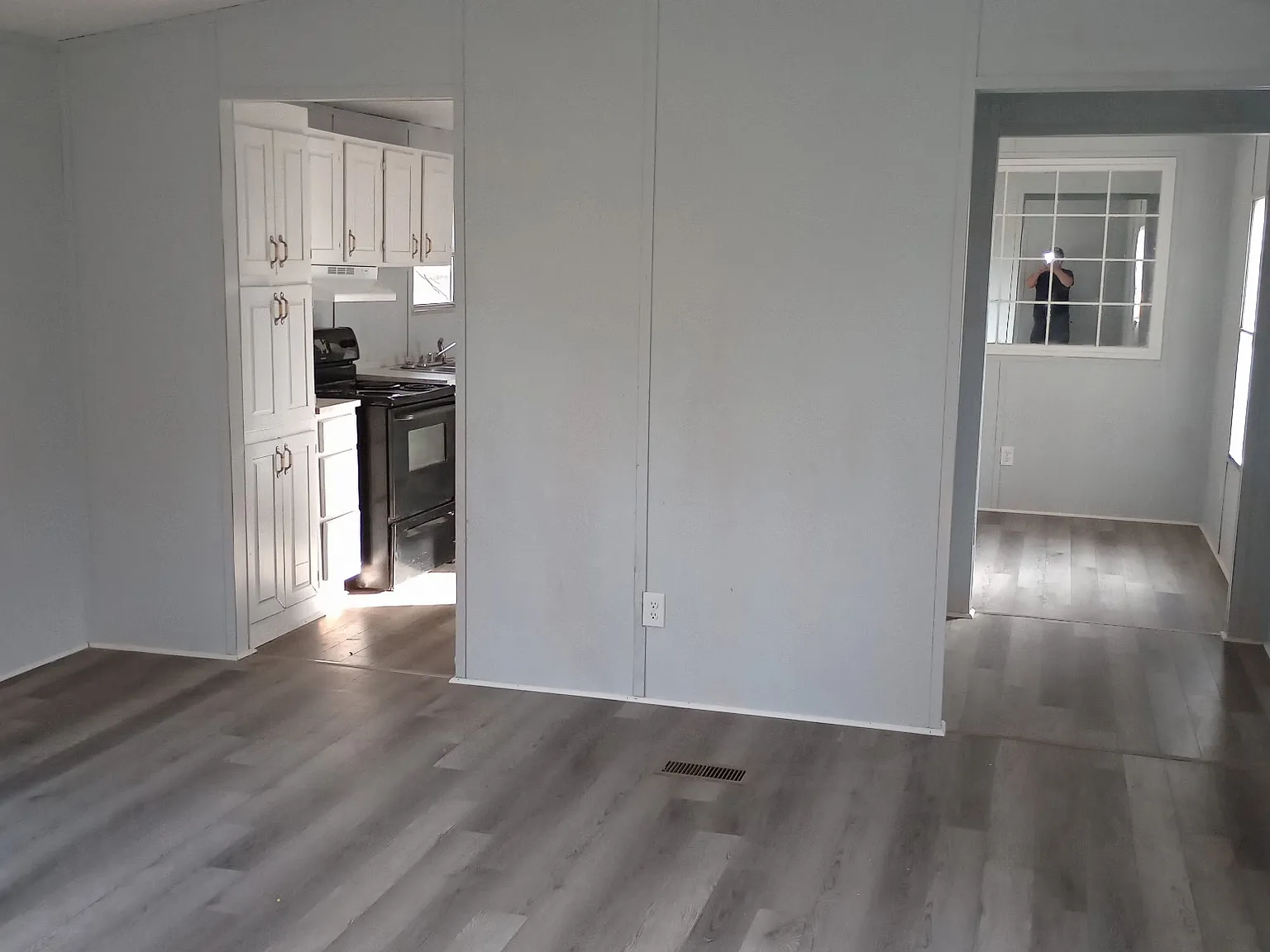 3 bed, 10 sqft, $850 — Photo 3