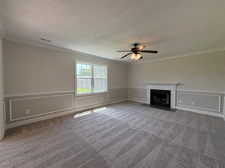 302 Mann St — Photo 2