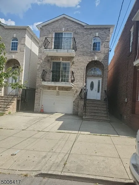 Building Photo 4