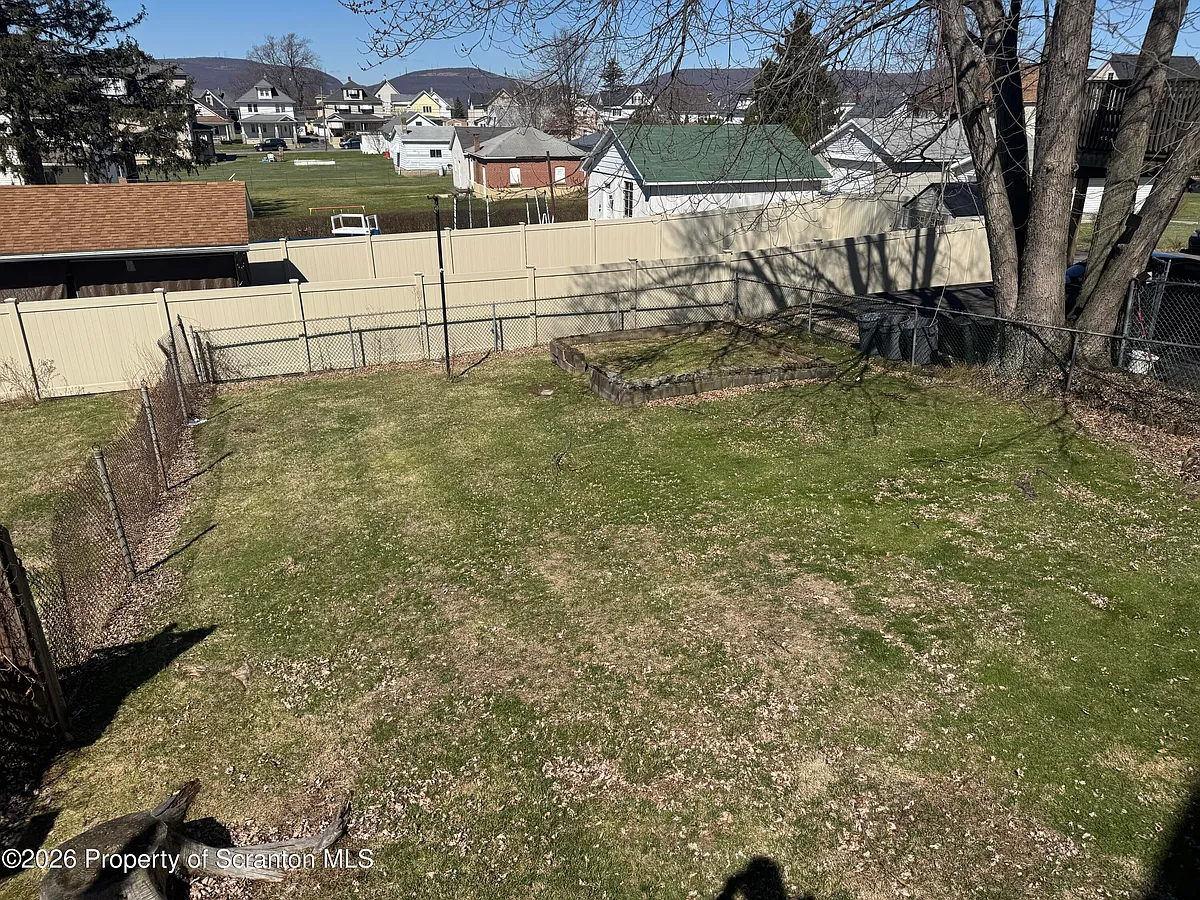 Building Photo - 205 Battin St #205