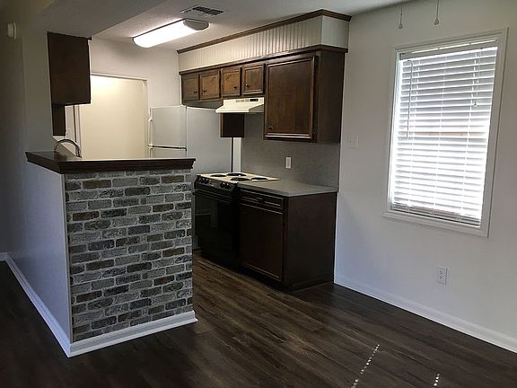 3rd image of 62-64 Dogwood Ln