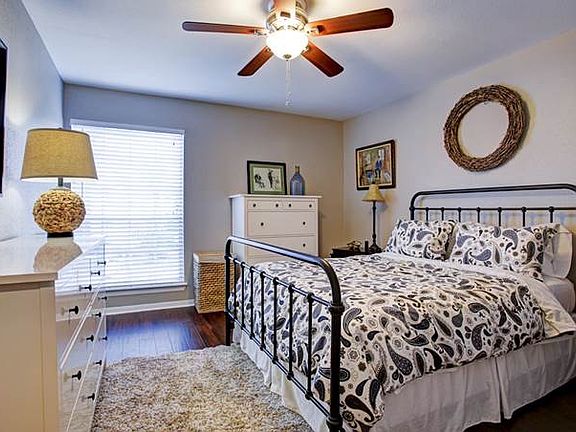 5th image of 1860 White Oak Dr APT 388