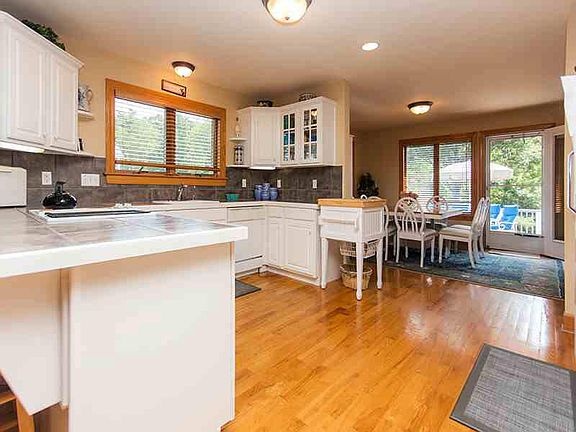 4th image of 5 Brook Hill Dr Unit 304