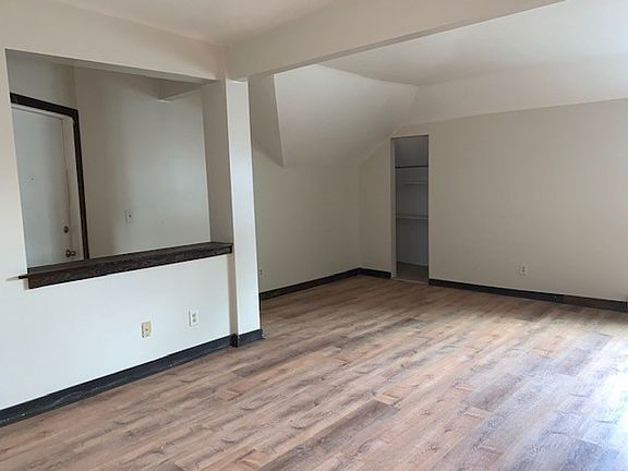 3rd image of 3116 Court St APT 18