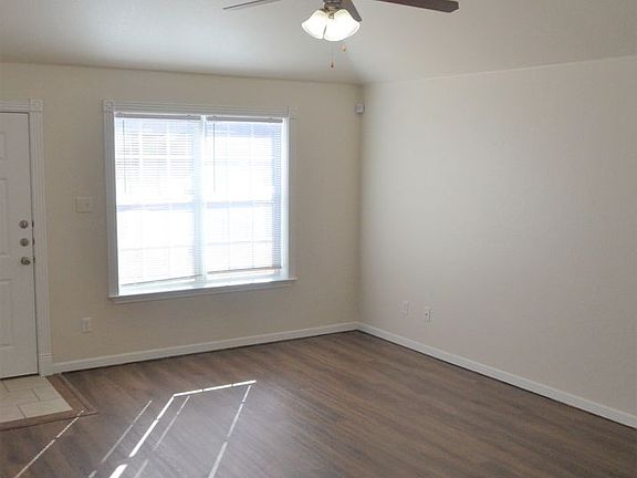 2nd image of 2918 Starlight Dr Unit A